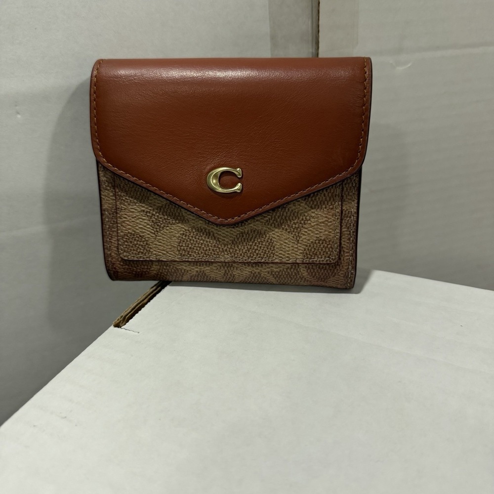 Coach Wyn Small Wallet In Colorblock Signature Canvas Brass/Tan/Rust C2329